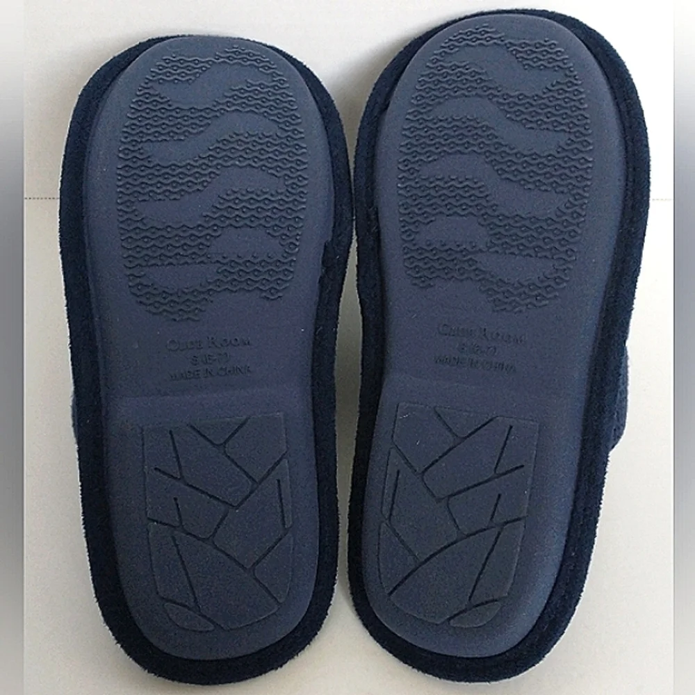 Excellent Used Condition Men's Club Room Waffle Knit Embroidered Slippers Small